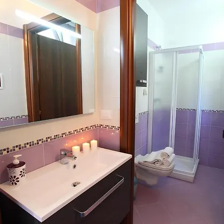 Sleeps 4 Pool Apartment *