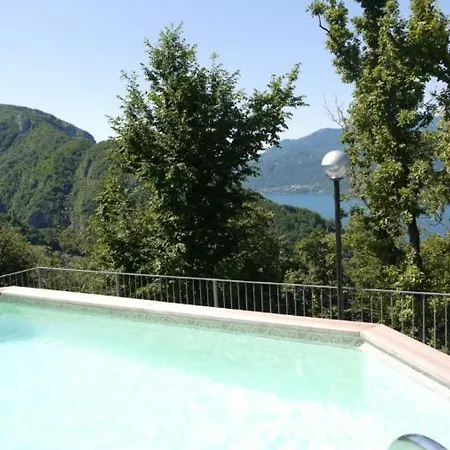 Sleeps 4 Pool Apartment Regoledo